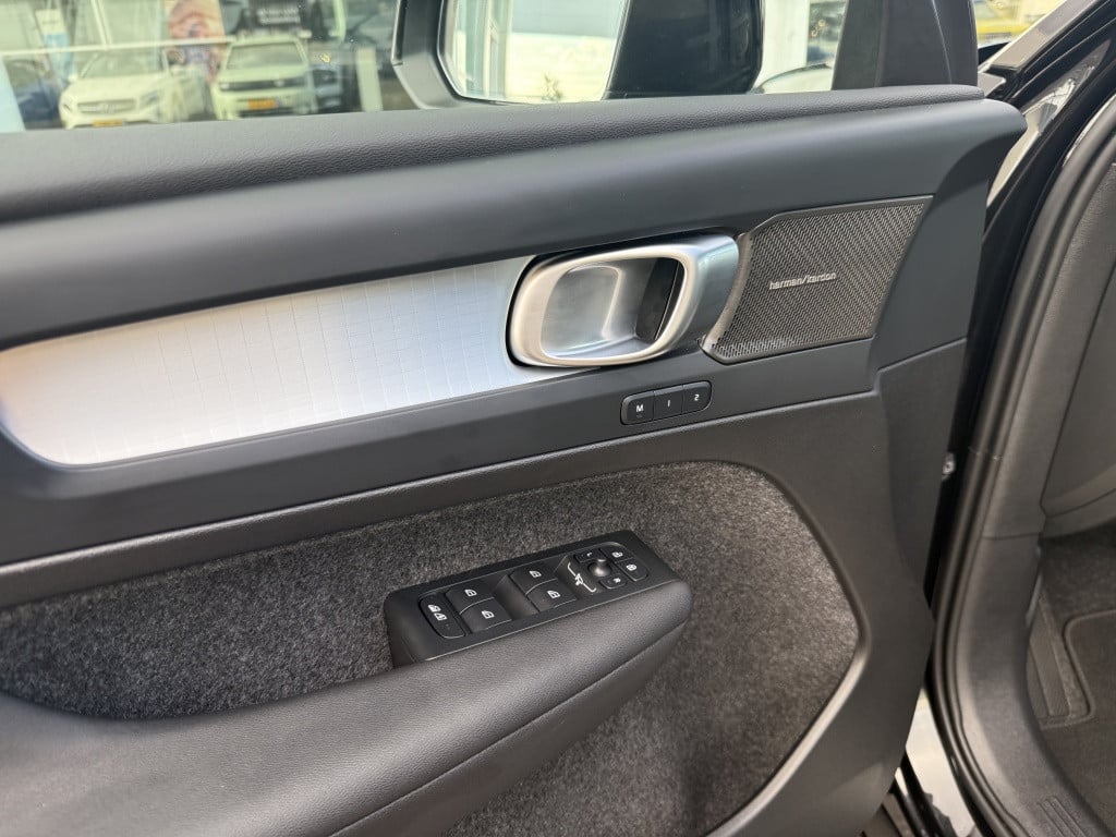 Volvo XC40 b4 197pk aut7| plus dark| adap.cruise| trekhaak| camera| elek.st