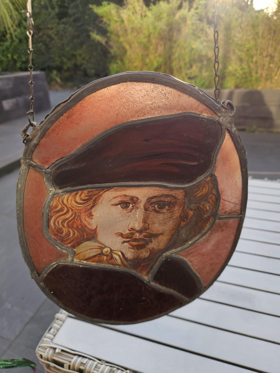 Antiek glas-in-lood raamhanger met portret, handgemaakt