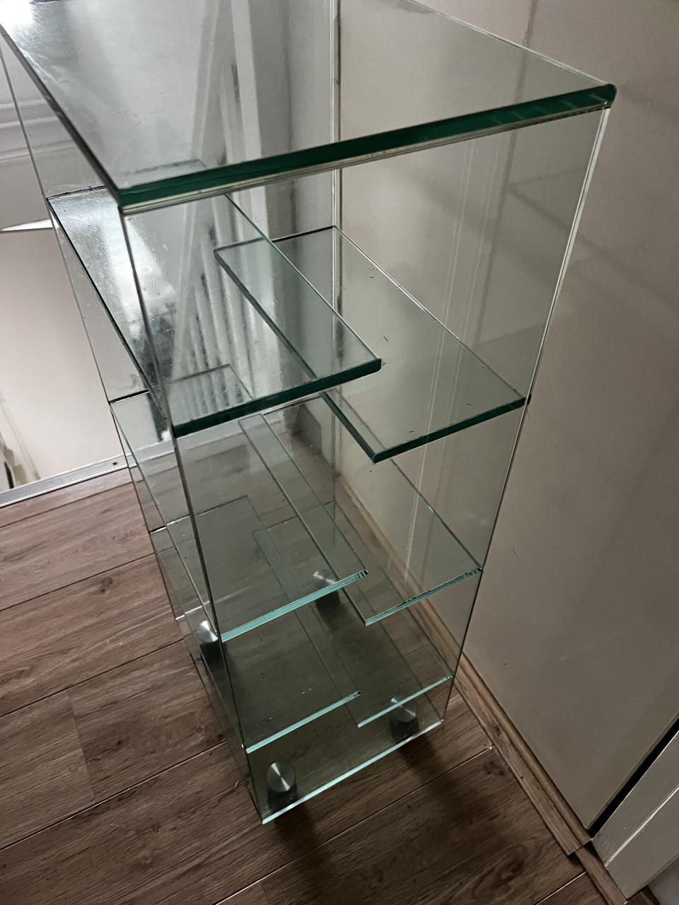 DVD/CD rek /kast , glas op wieltjes