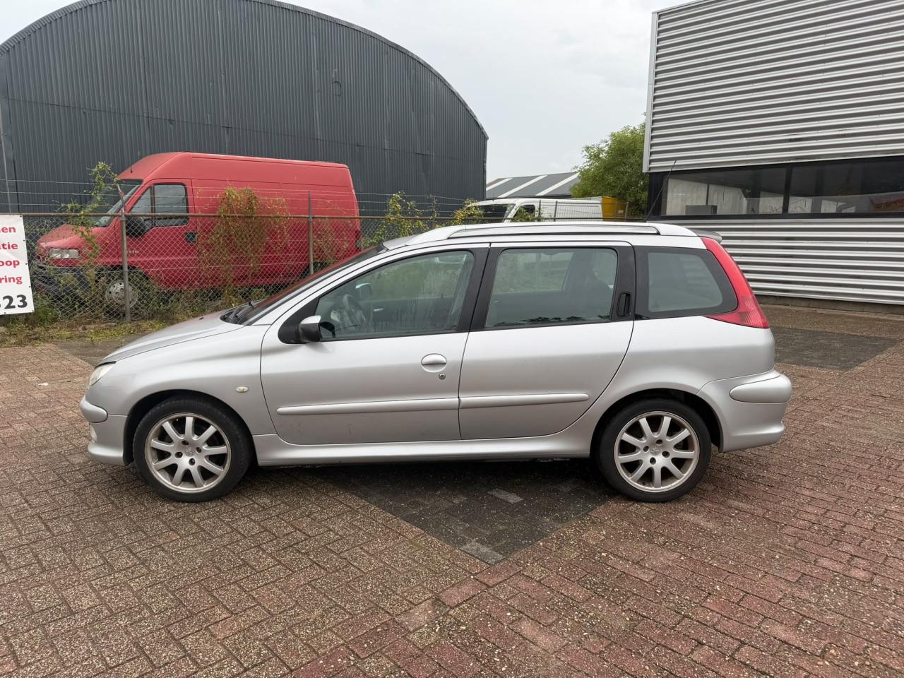 Peugeot  206 bj 2005  1000 euro