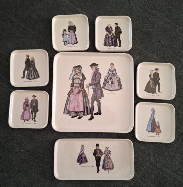 Complete set van 8 porseleinen schaaltjes/dienbladen van Villeroy & Boch