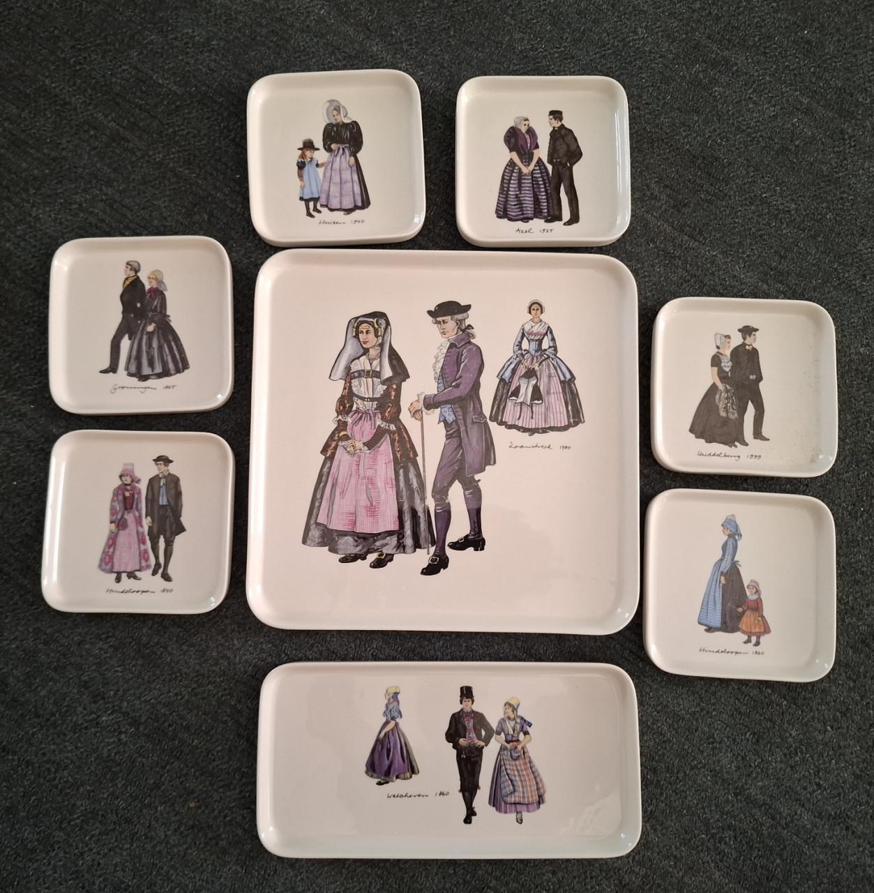 Complete set van 8 porseleinen schaaltjes/dienbladen van Villeroy & Boch