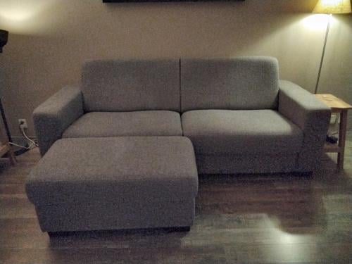 Ruime 2 zits bank met hocker