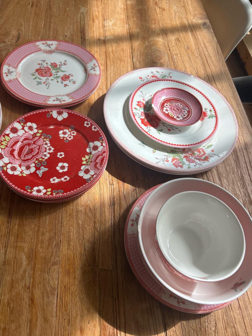 Room Seven Winter Poppy servies – Zeer uitgebreide high tea set