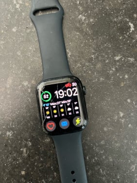 Apple watch 7 45 mm met gebarsten scherm