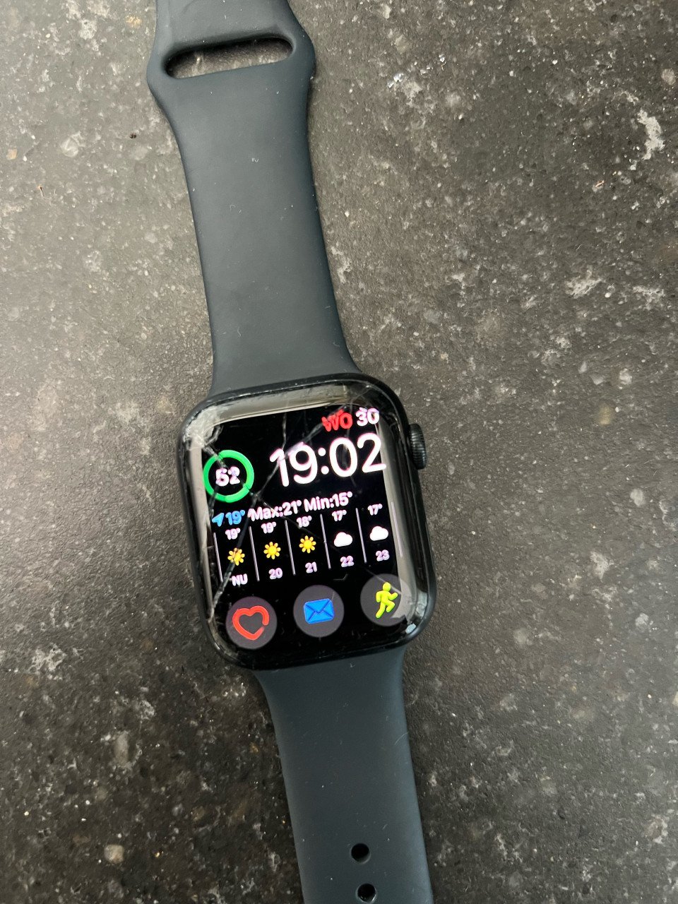 Apple watch 7 45 mm met gebarsten scherm