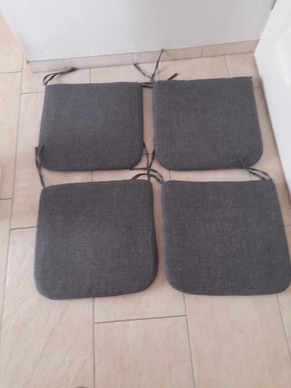 4 x stoelkussen (in goede schone staat)