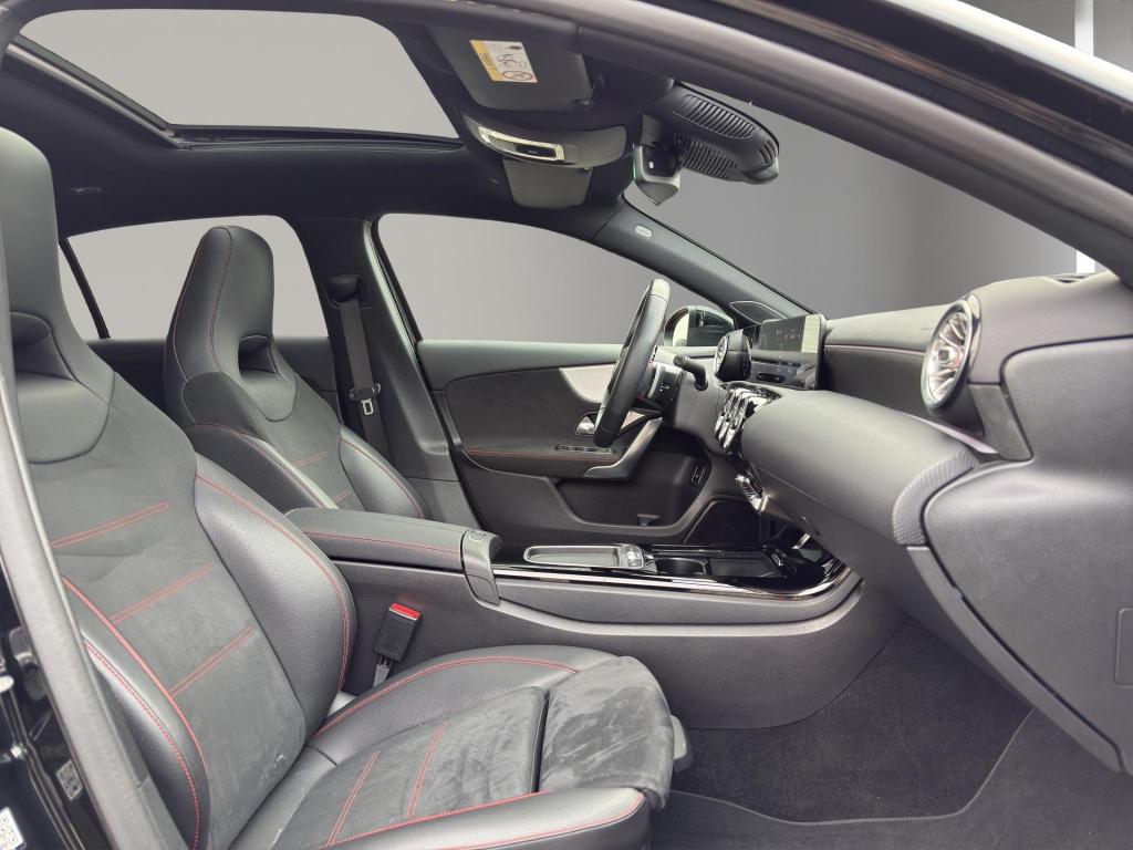 Mercedes-Benz A-Klasse 250 e amg line panoramadak | 19"velg | sfeer | elekt