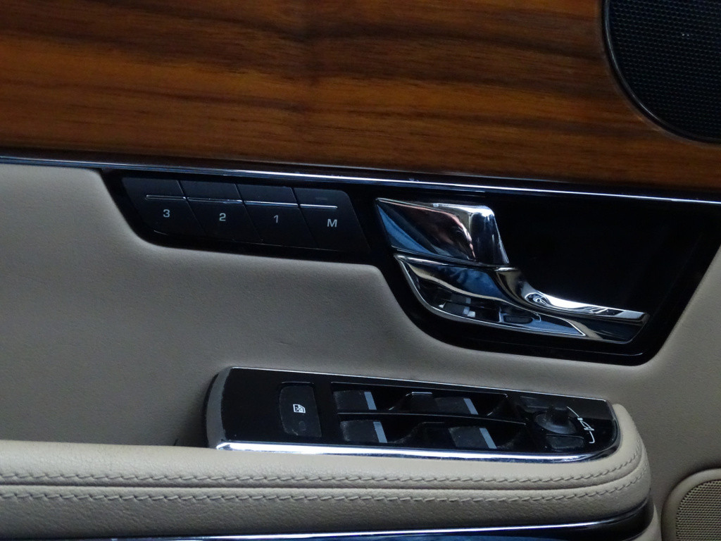 Jaguar Xj 3.0 v6d luxury | dubbel pano | 19"