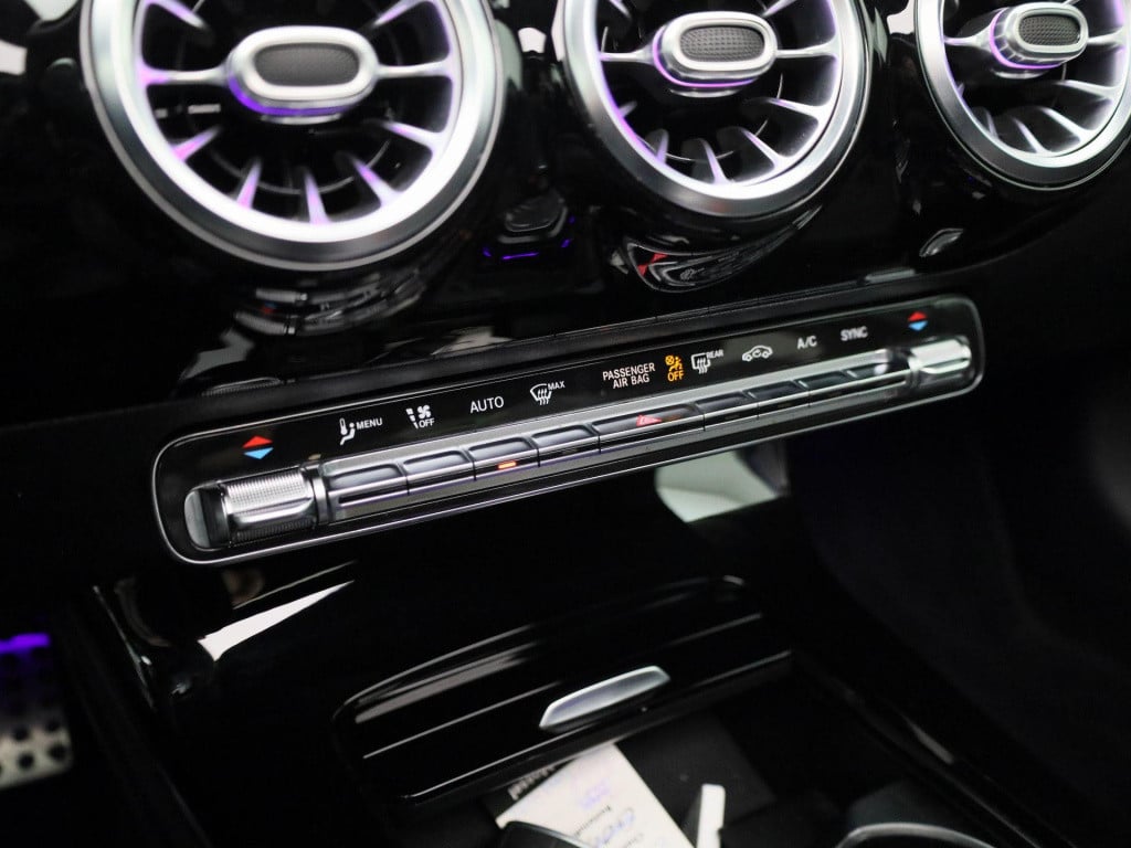 Mercedes-Benz A-Klasse 180 business solution amg | automaat | lmv | panoram