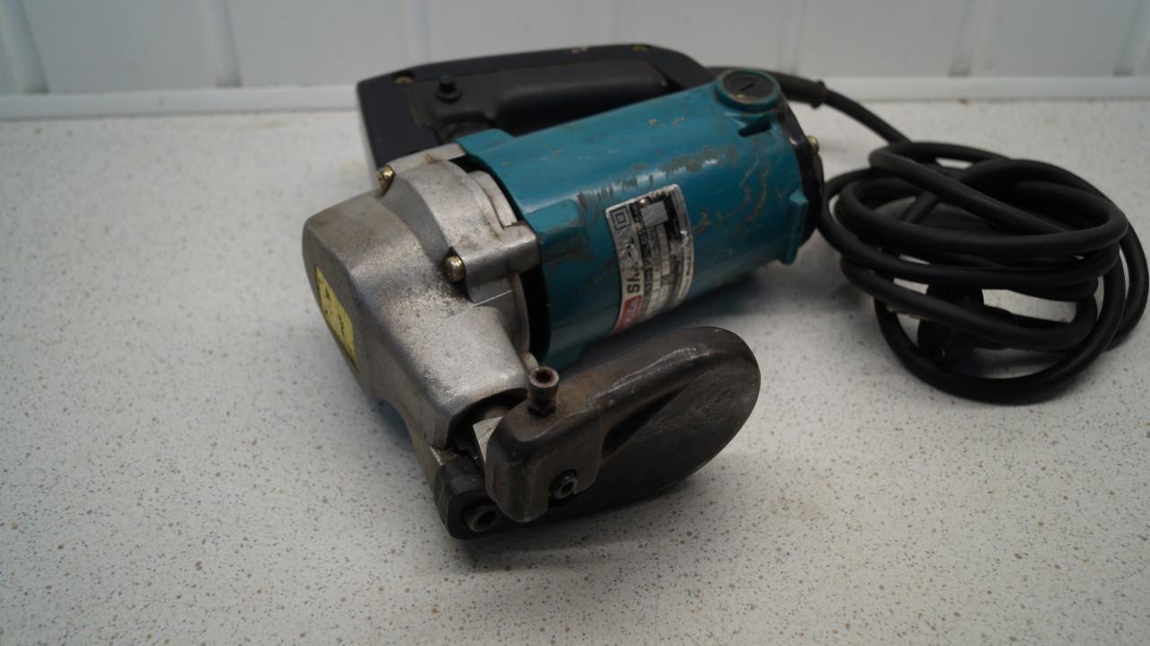 Makita JS3200 plaatstaal knipper.