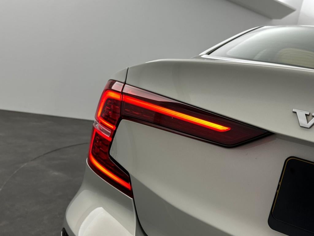 Volvo S60 t6 340pk recharge inscription| full options ! trekhaak