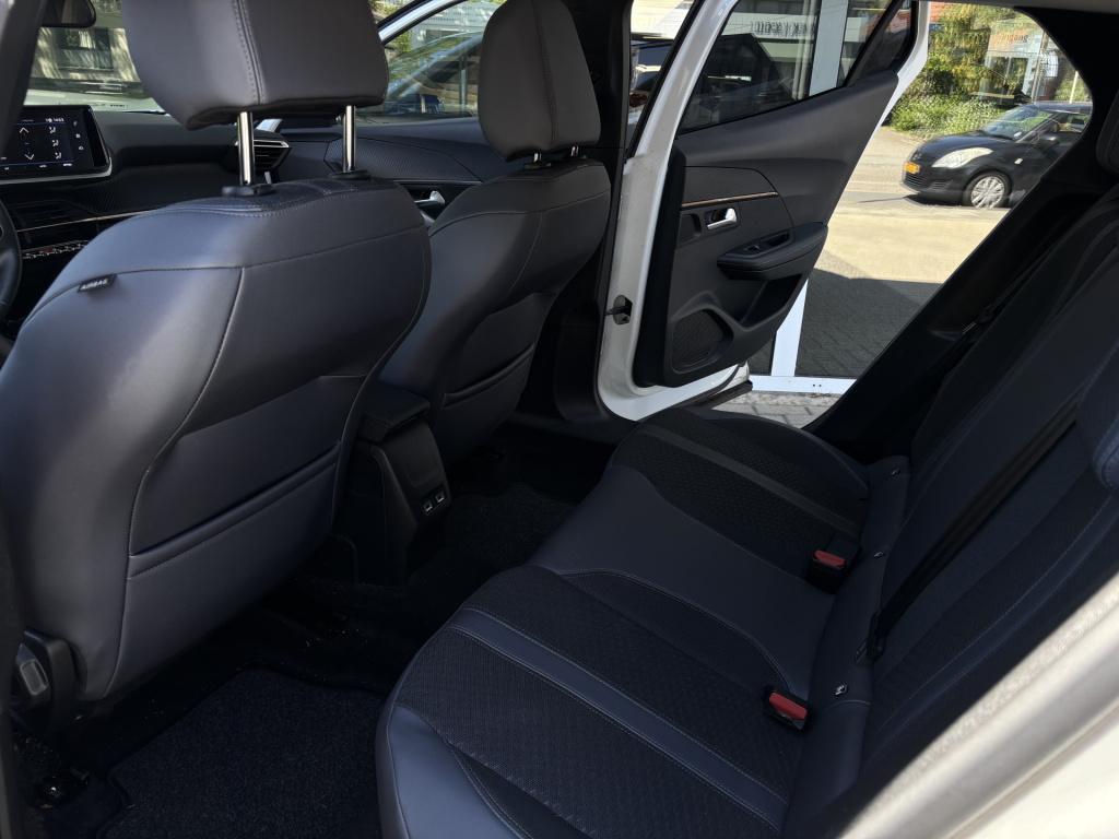 Peugeot 2008 automaat allure 1.2-130pk