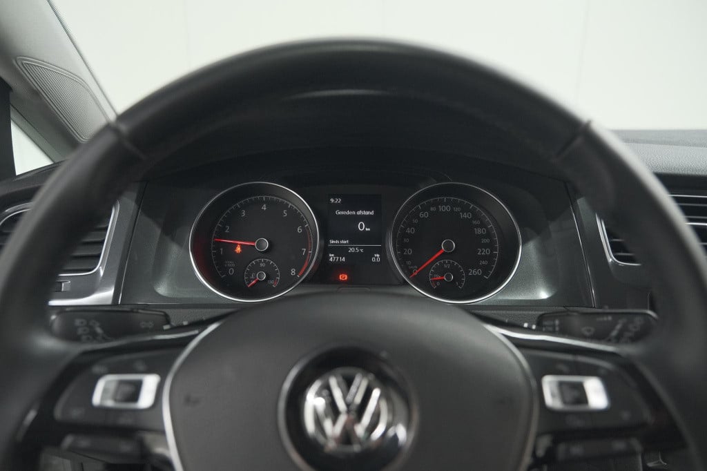 Volkswagen Golf 1.0 tsi 110pk highline | adaptieve cruise control | apple c