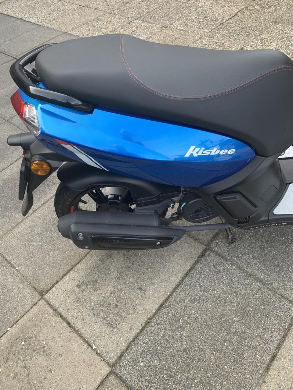 Scooter Peugeot Kisbee