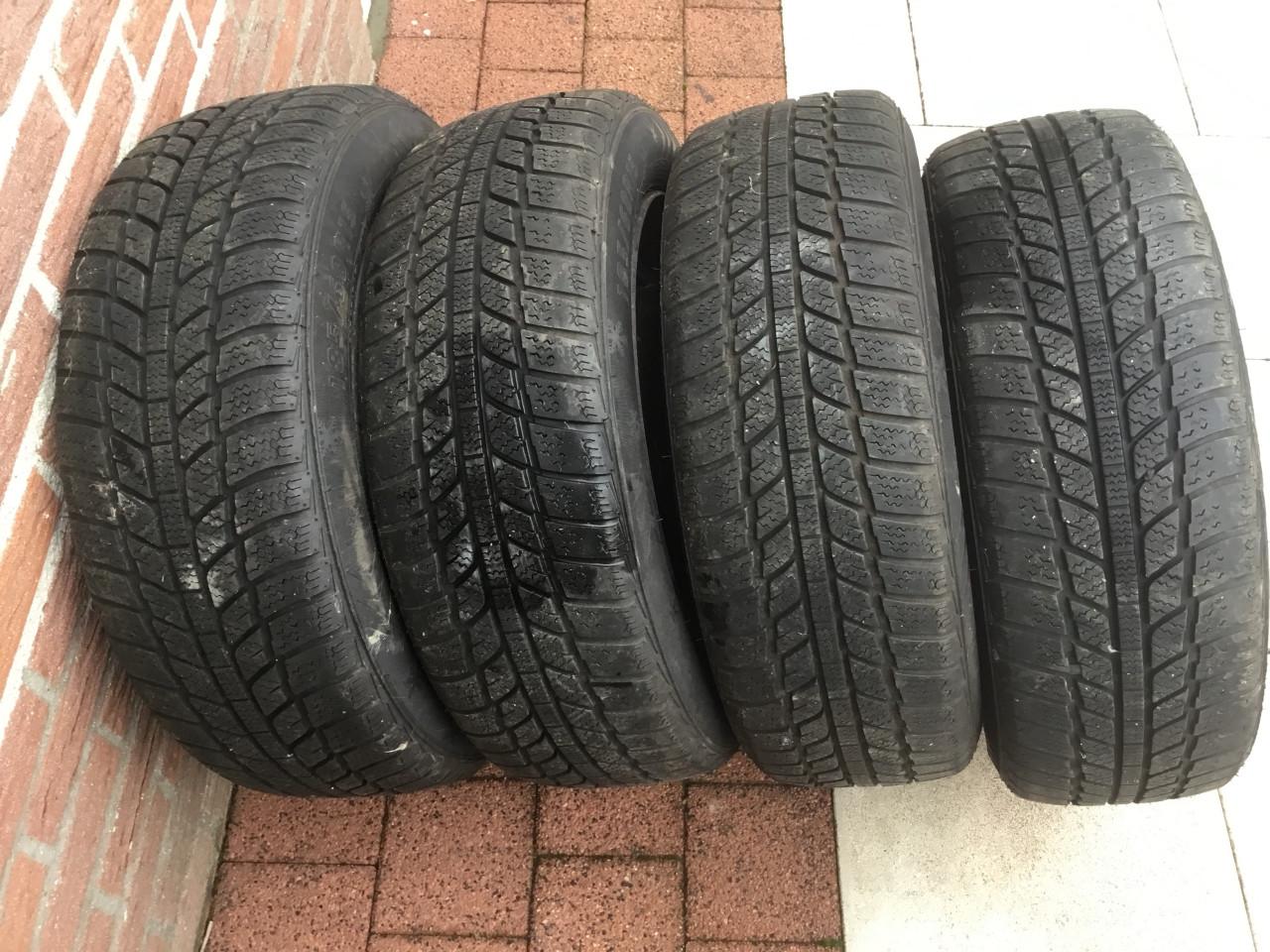 Te koop 4 winterbanden jinju 185/60R15