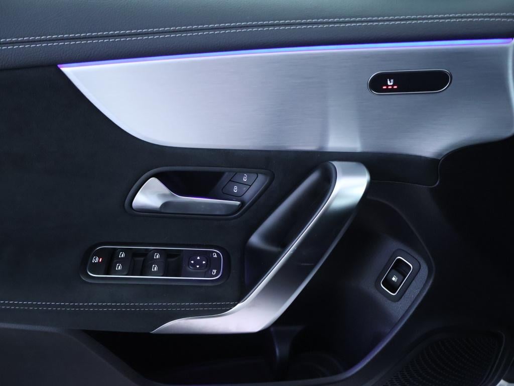 Mercedes-Benz A-Klasse 250 e premium plus | amg line | panoramadak | sfeerv