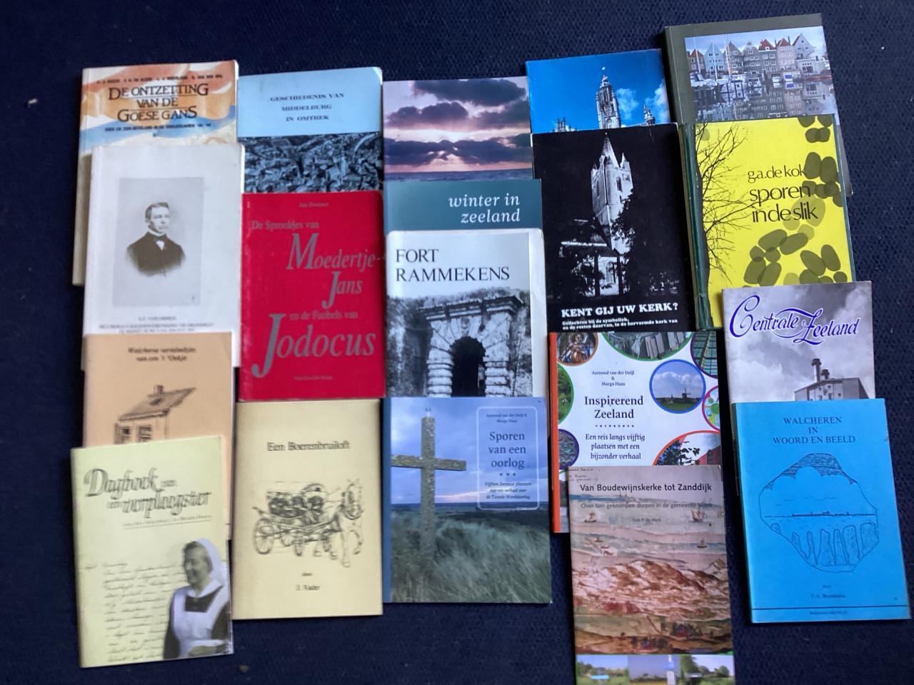 Boeken Zeeland. . (Doos +/- 60 stuks)