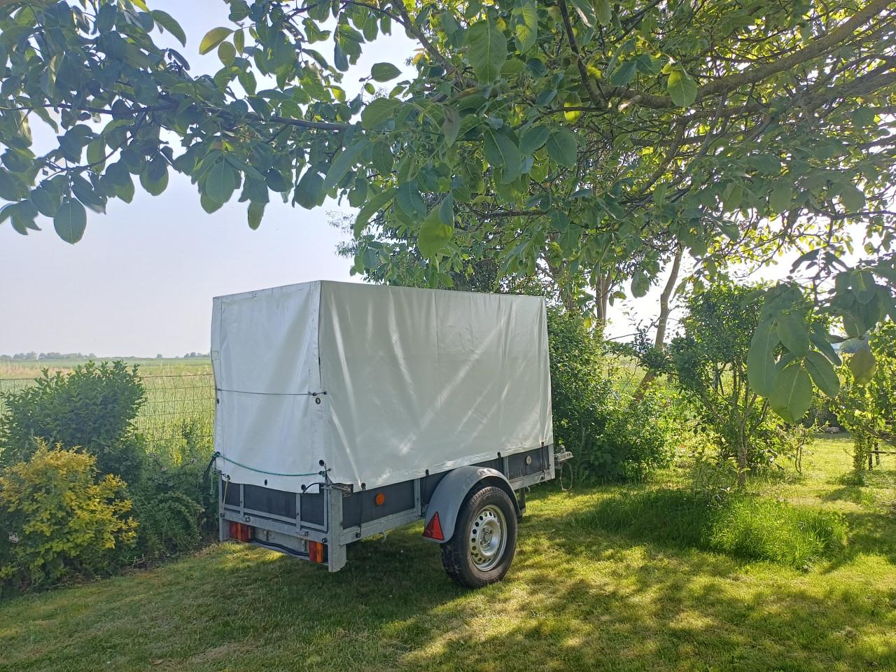 Aanhangwagen met huif