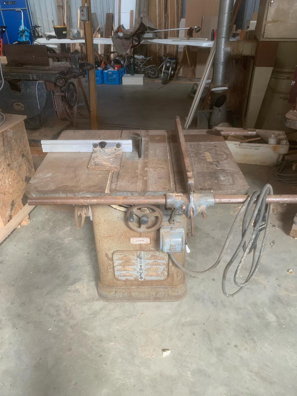 Partij houtbewerking machines.