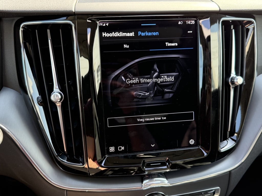 Volvo XC60 t6 awd gt essential driver assist
