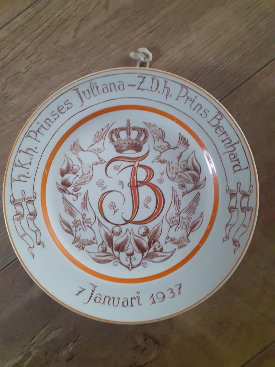 Wandbord 1937  Huwelijk Juliana en Bernhard.