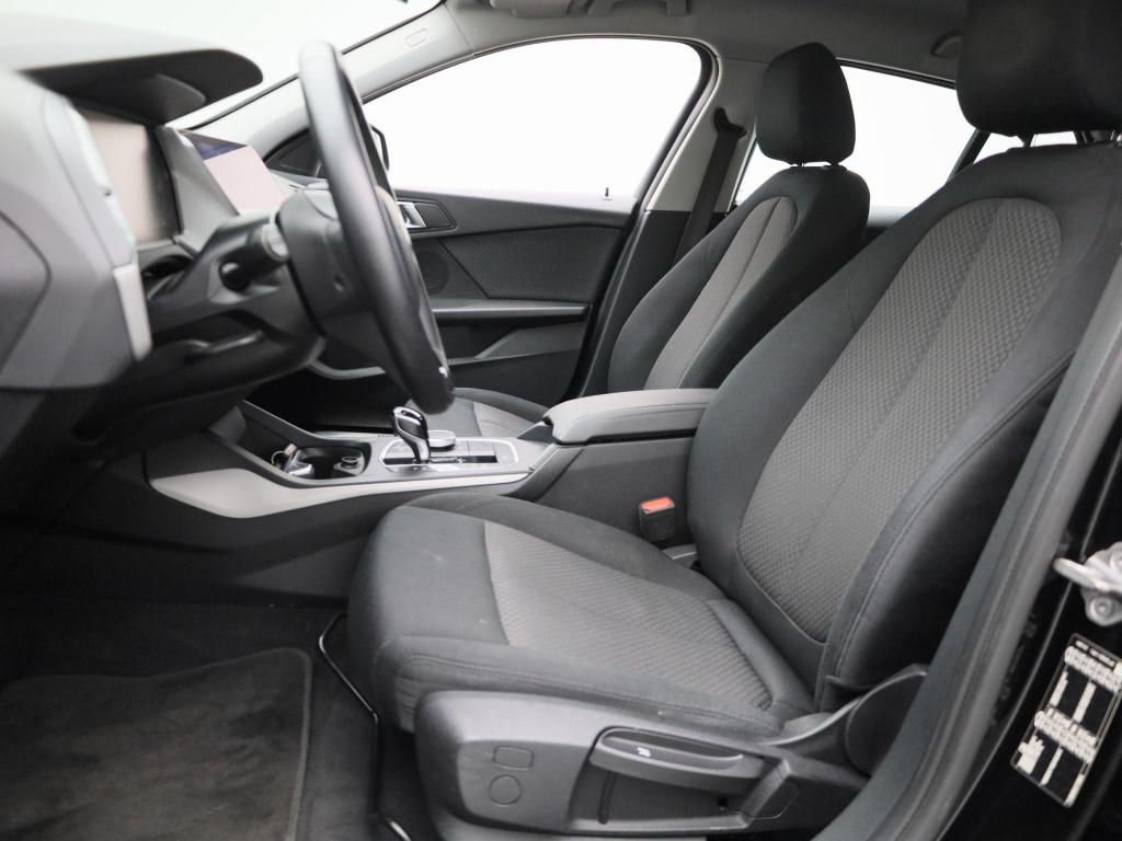 BMW 1 Serie 116i executive | automaat | parkeer sensoren | navigatie | virt