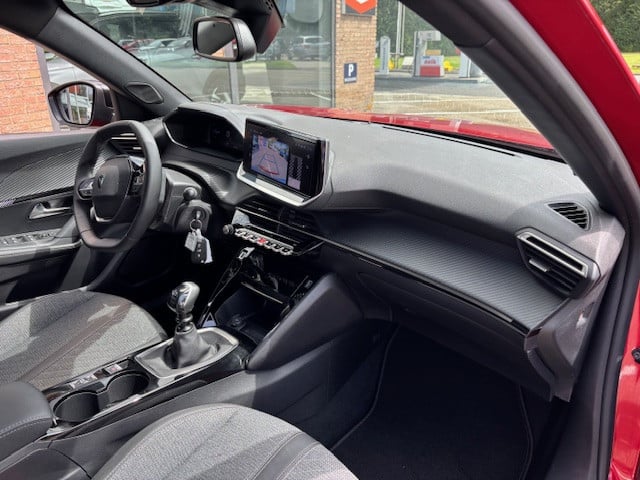 Peugeot 2008 allure 1.2 pt-100pk navigatie | apple carplay & android auto |