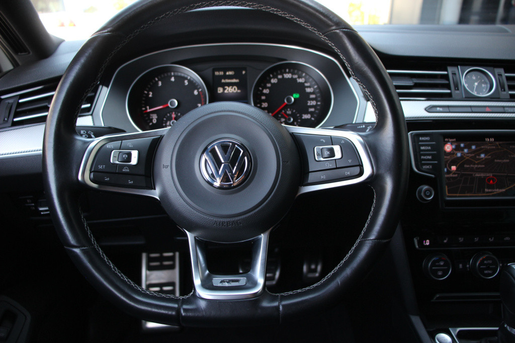 Volkswagen Passat variant 2.0 tsi 220pk highline r-line | dynauidio | acc |