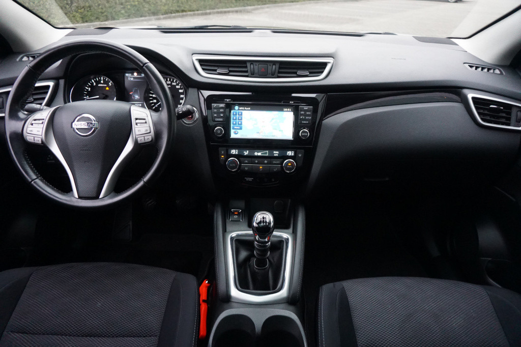 Nissan Qashqai 1.2 n-connecta climate / navi / camera / glazen dak / parkee
