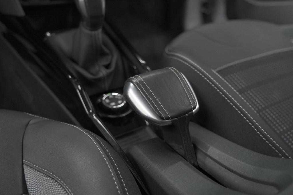 Peugeot 2008 puretech 110 allure | trekhaak | apple carplay | parkeersensor