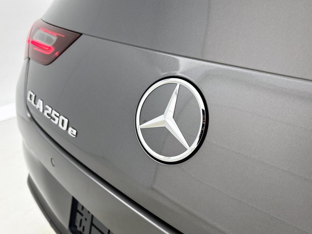 Mercedes-Benz Cla 250 e business solution amg | nightpakket | smartphone in