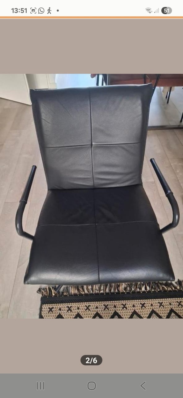 2 draaistoelen zwart leder