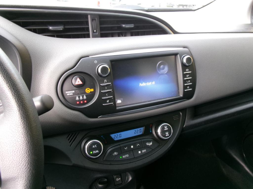 Toyota Yaris 1.5 hybrid clima, camera, multimedia, bluet.