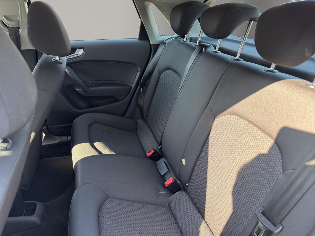 Audi A1 Sportback 1.0 tfsi s-line exterieur 5drs | navigatie | 17"| airco |