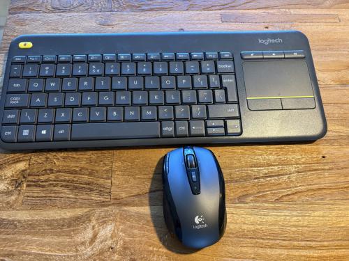 Logitech K400+ toetsenbord incl. Logitech muis.