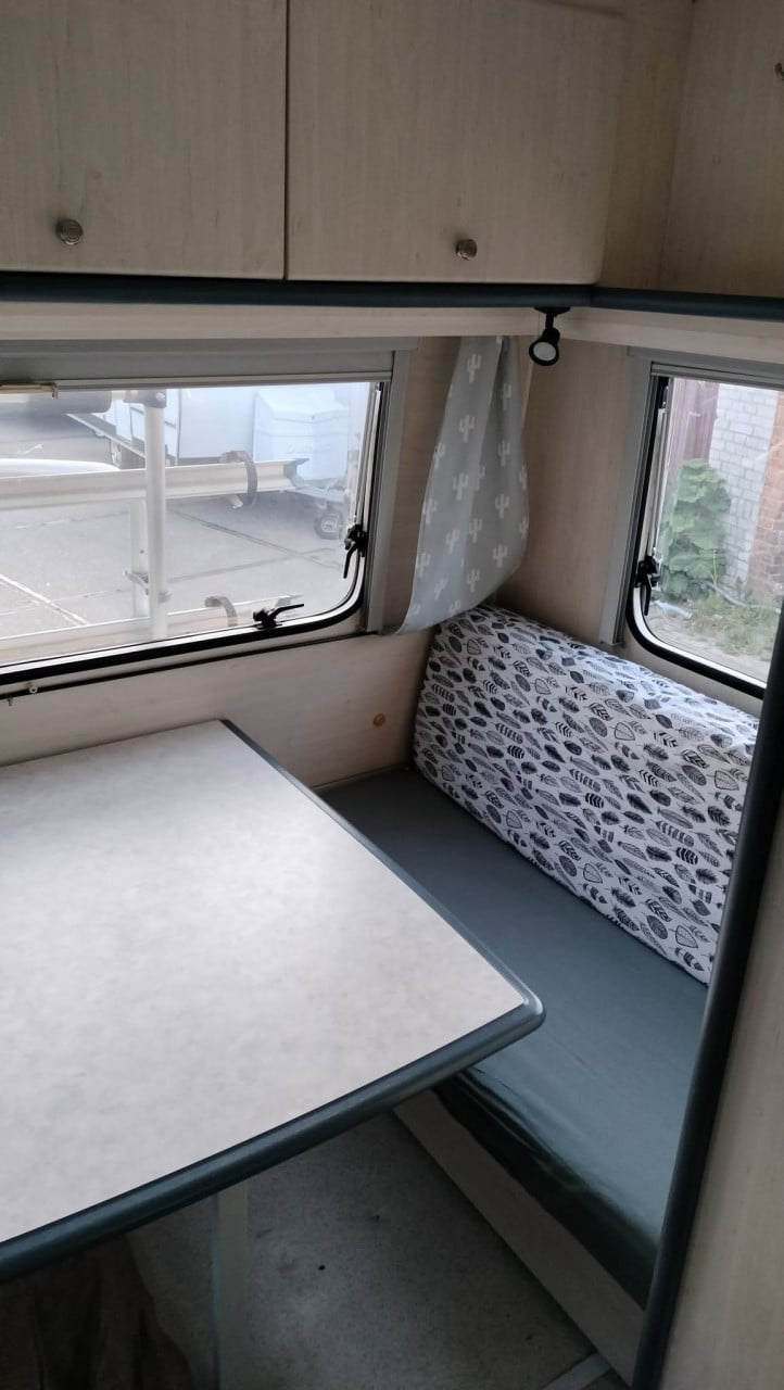 Dethleffs vierpersoons caravan met voortent