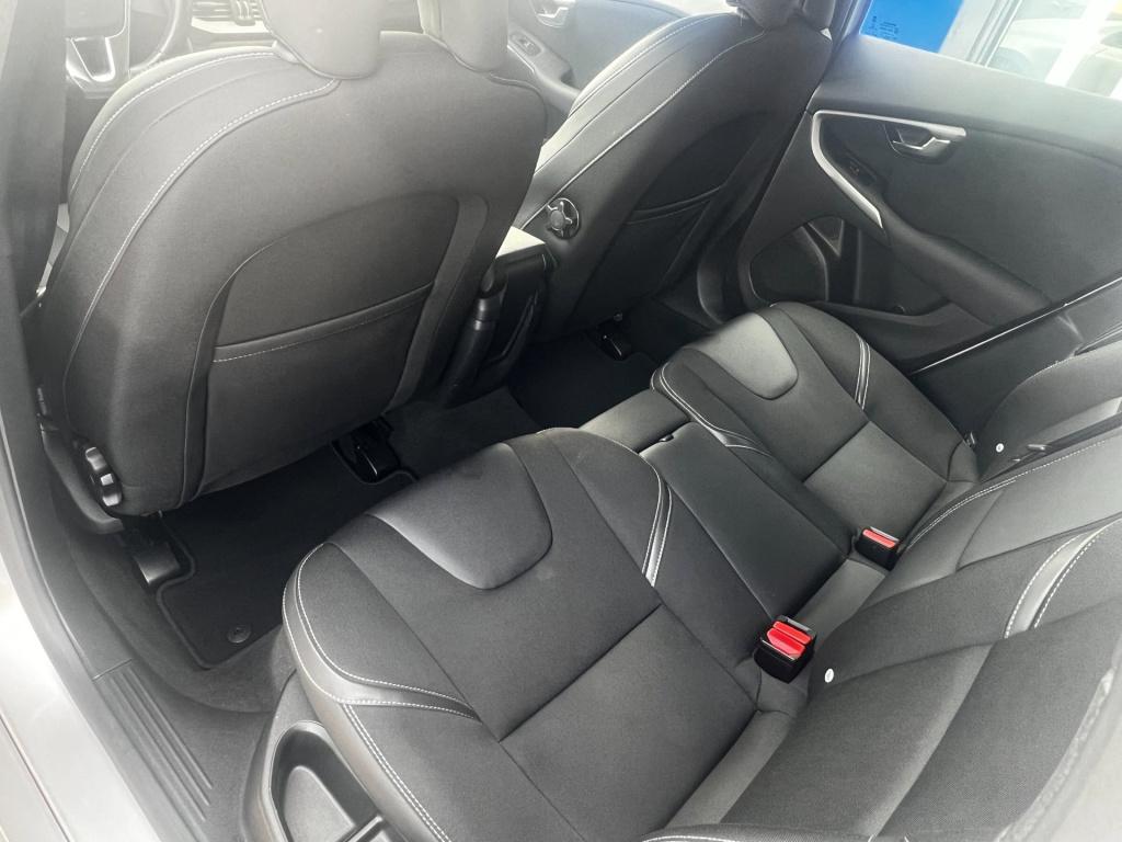 Volvo V40 2.0 t2 momentum, navi, afn. trekhaak enz...