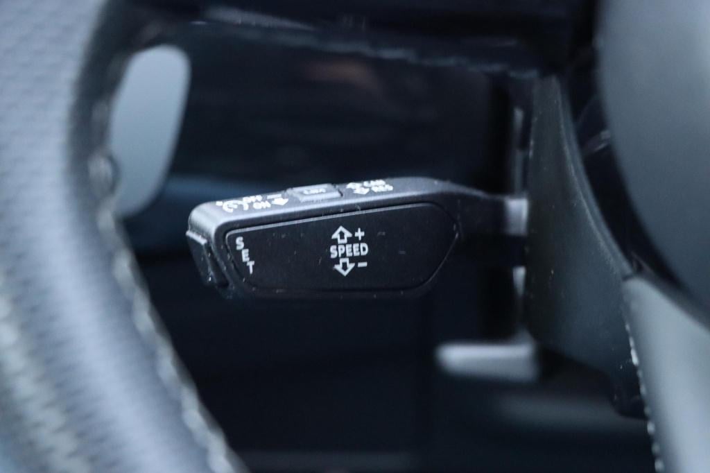 Audi A4 avant 40 tfsi s edition competition 204pk s tronic