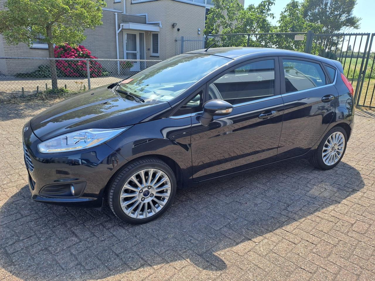 Ford Fiësta, automaat,  zwart