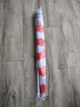 Prachtige nieuwe rood wit gestreepte parasol, strandparasol
