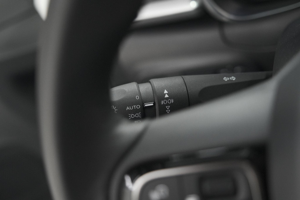 Citroen C3 puretech 82 shine | stoelverwarming | apple carplay | parkeersen