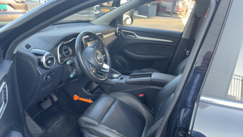 MG Zs-ev mg luxury 45 kwh