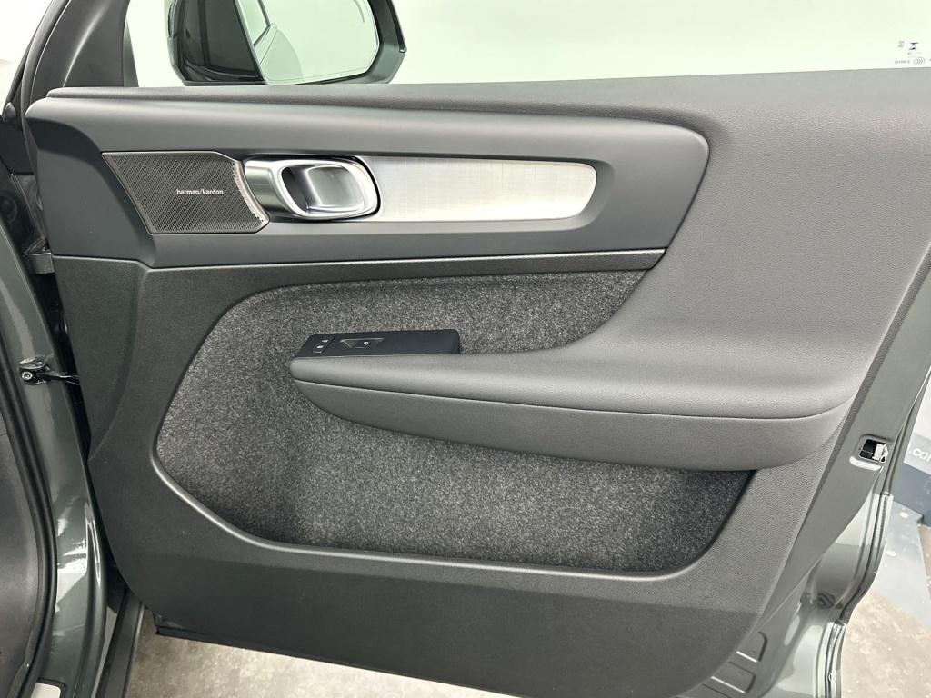Volvo XC40 b4 204pk plus dark| 360camera| elek.stoelen| h&k sound|