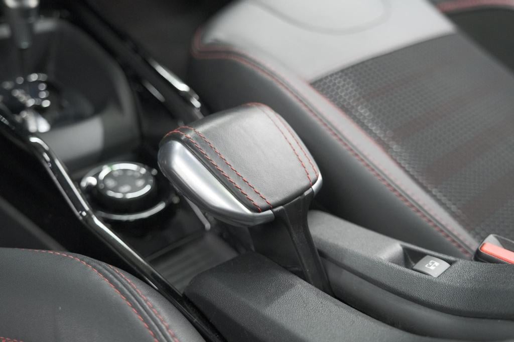 Peugeot 2008 puretech 110 eat6 gt | trekhaak | camera | panoramadak | apple