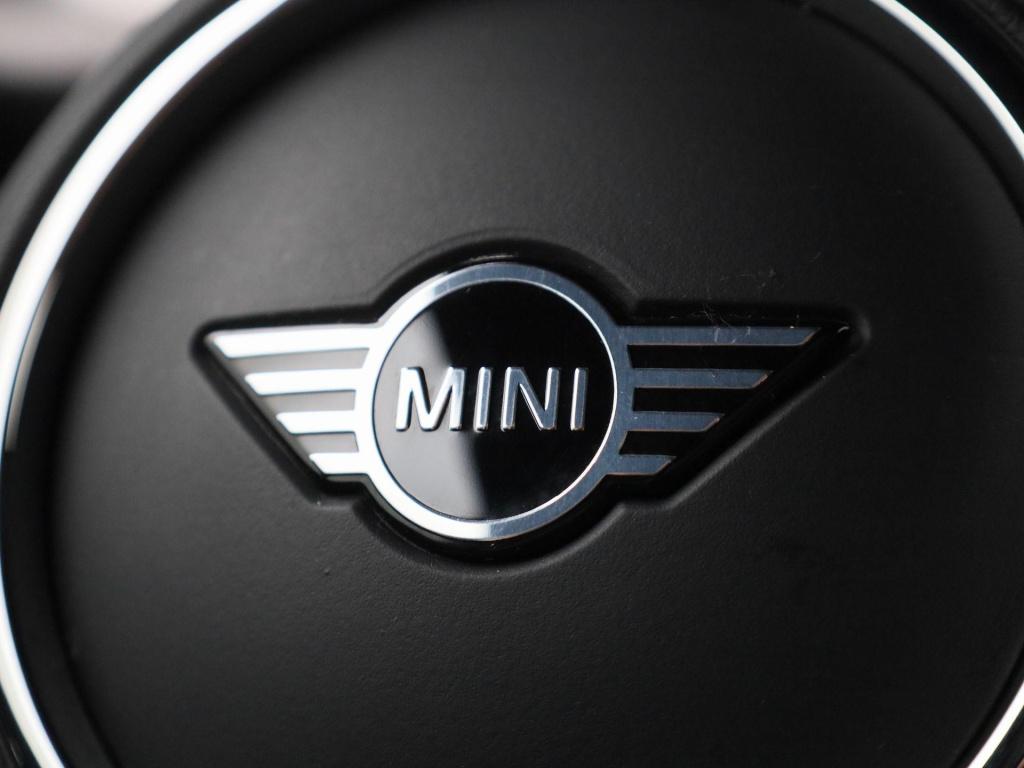 Mini 3-deurs 1.5 cooper essential | navigatie | black pakket | parkeer sens
