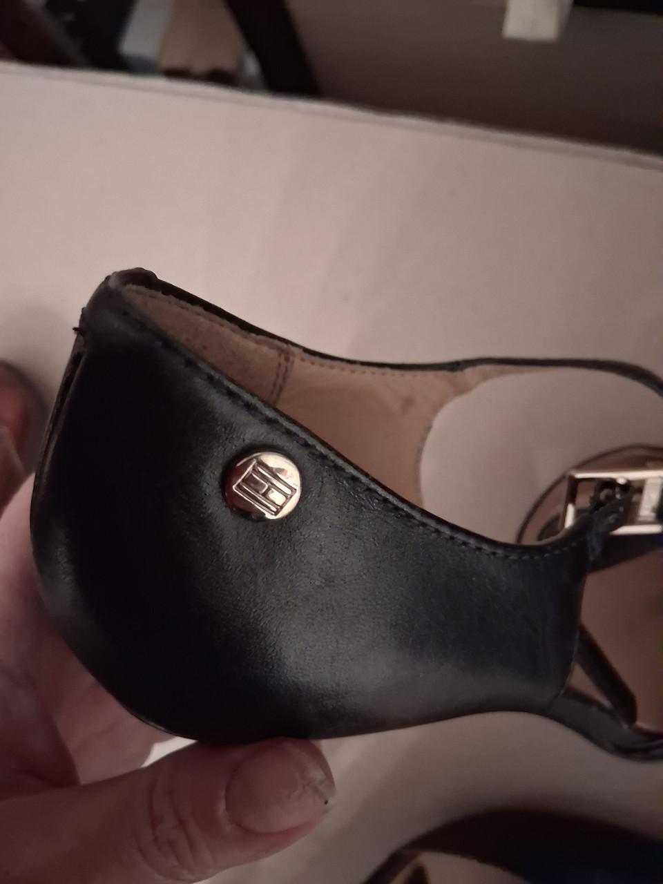 Tommy Hilfiger pumps