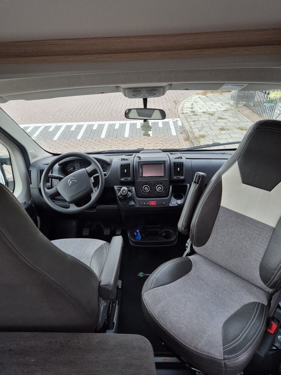 LMC Tourer Lift H730G Sunlight V60 Citroen