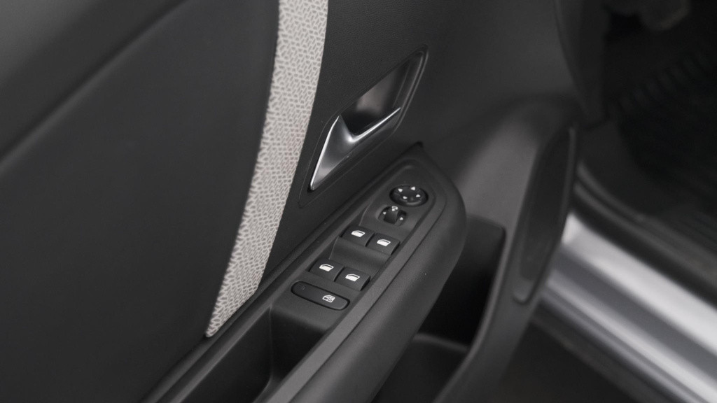 Citroen C4 X puretech 130 eat8 plus | camera | stoelverwarming | apple carp