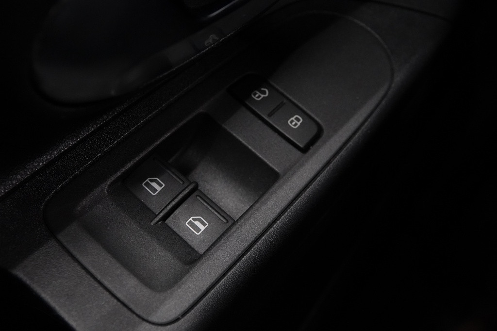 Volkswagen UP! 1.0 move up! | pdc | airco | automaat |